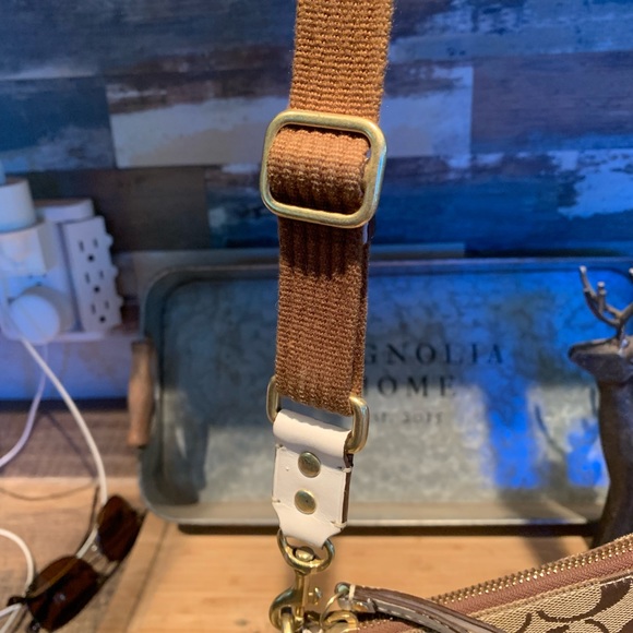 Like new Coach crossbody - Picture 6 of 11